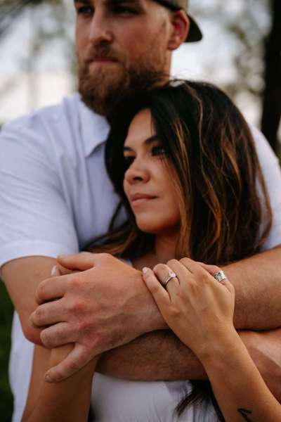 couples embrace for Chicago engagement photos