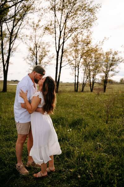 couple kissing for Chicago engagement photos